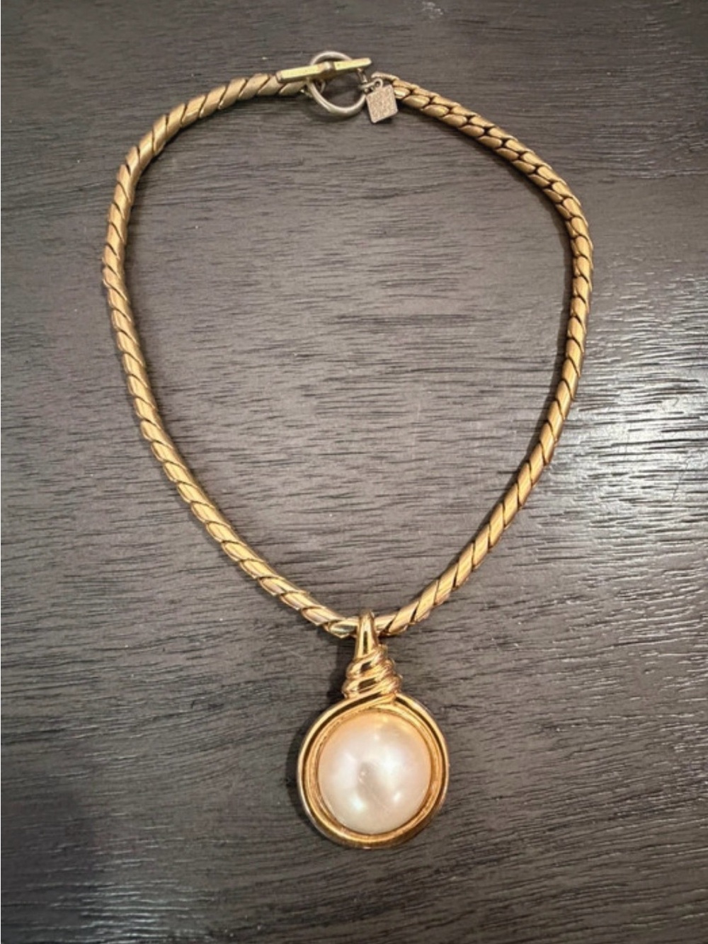 Anne Klein Lion Logo Faux Pearl Pendant Necklace Gold Tone Vintage Toggle 16”